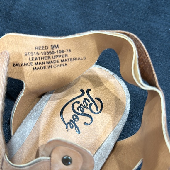 Pure Sole Sandals - Picture 4 of 4